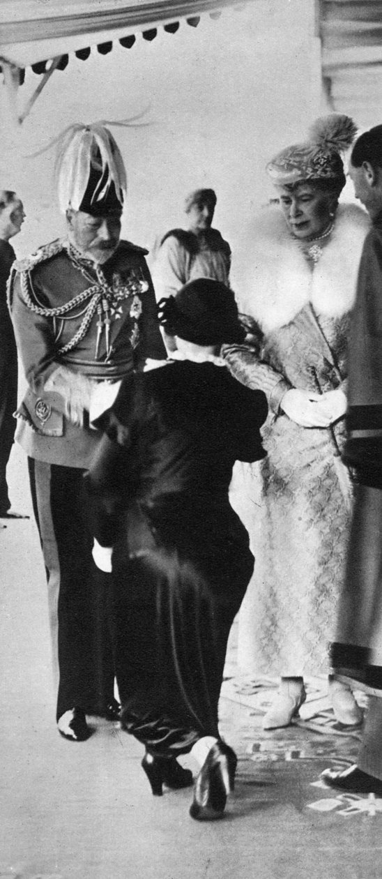 A királynak bemutatott nyugat-londoni polgármesterek és polgármesternők, Kensington, 1935, 1936 alkotó: Unbekannt