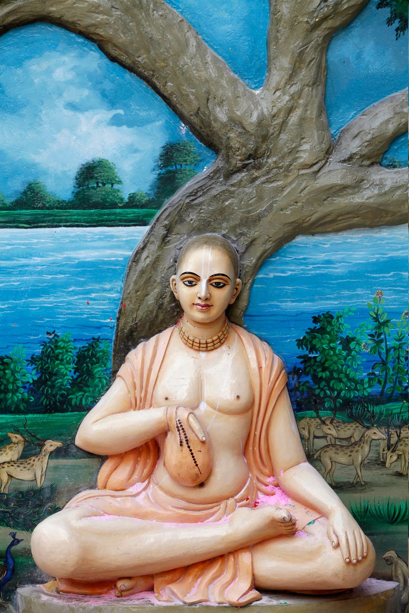 Amikor Vrindávanába látogatott, Sri Caitanya Mahaprabhu naponta japát énekelt Imli Talában (tamarindfa), amely akkoriban közvetlenül a Yamuna partján volt. Csaitanja Mahaprabhu (1486–1534) vaisnava szent és társadalmi reformátor volt Keleten. alkotó: Unbekannt