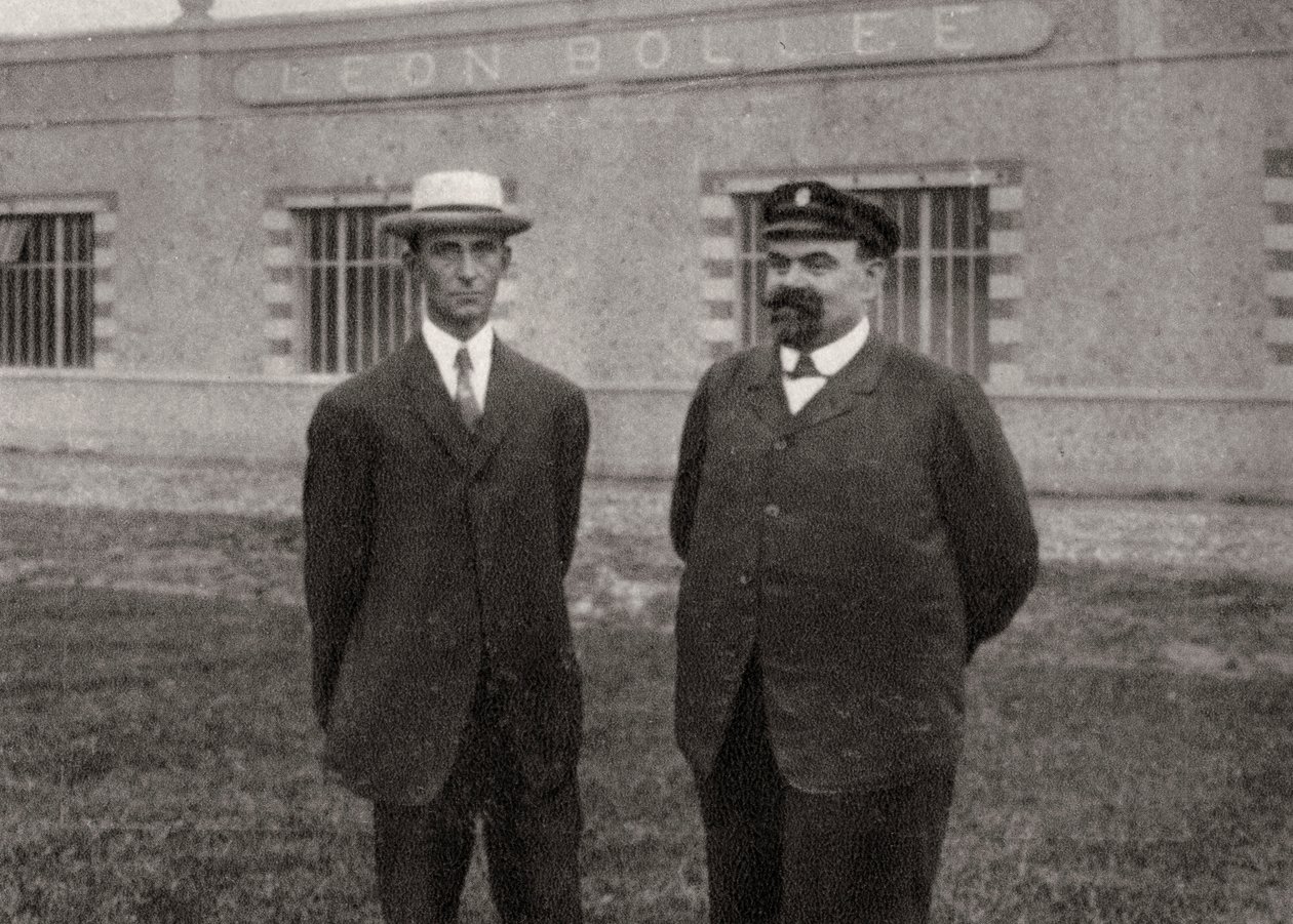 Wilbur Wright amerikai repülő és Leon Bollee francia feltaláló és autógyártó, 1908 alkotó: Unbekannt