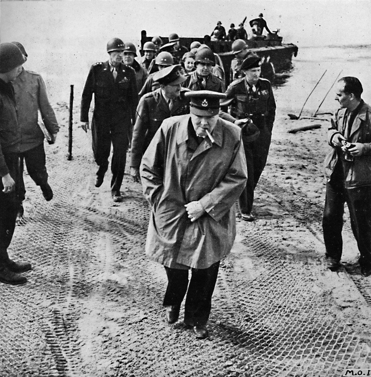 Winston Churchill a Rajnán túl. Kifelé Németországba! Tovább a győzelemhez!, 1945 alkotó: Unbekannt