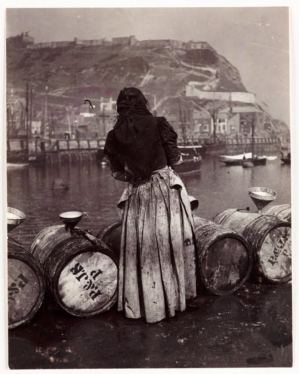 Nő és hordók, Whitby Harbour, 1905 alkotó: Unbekannt