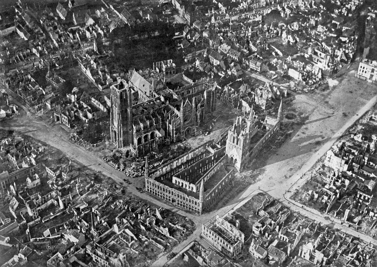 Ypres a német bombázás után, első világháború, 1914-1918, c1920 alkotó: Unbekannt