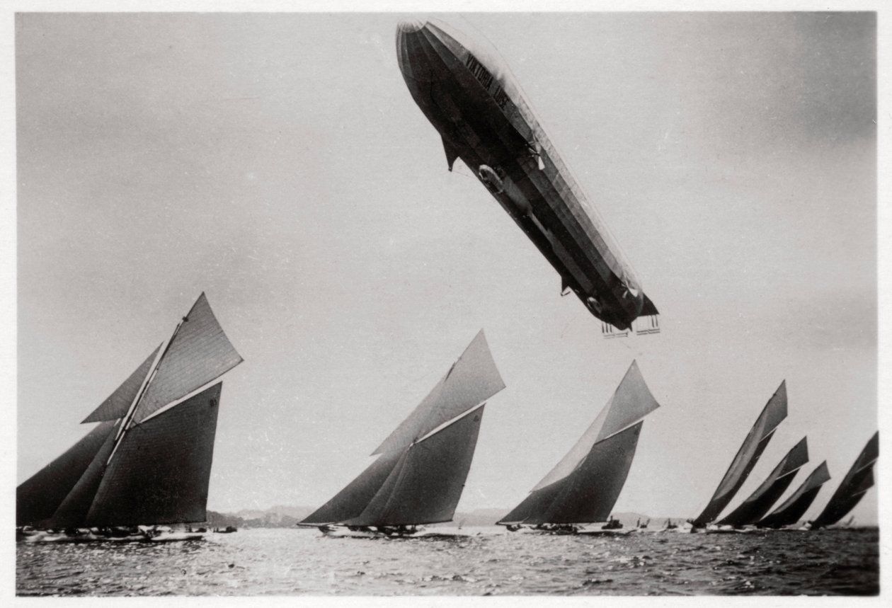 Zeppelin LZ11 Viktoria Luise repülés közben a Kieli Regatta alatt, Németország, 1912 1933 alkotó: Unbekannt