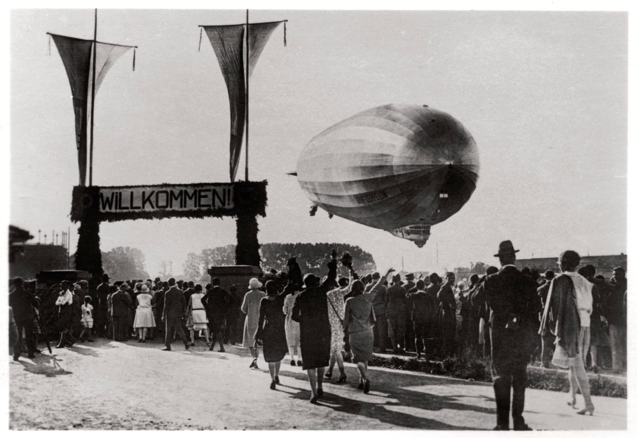 Zeppelin LZ 127 Graf Zeppelin leszállás Friedrichshafenben, Németországban, 1933 alkotó: Unbekannt