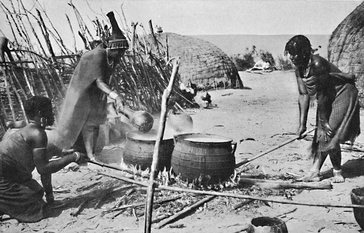 Zulu feleségek alkoholsört főznek, Natal, 1912 alkotó: Unbekannt