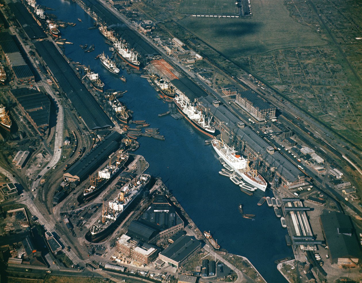 Az 1880-ban megnyitott Royal Albert Docks légifelvétele alkotó: Unbekannt Unbekannt