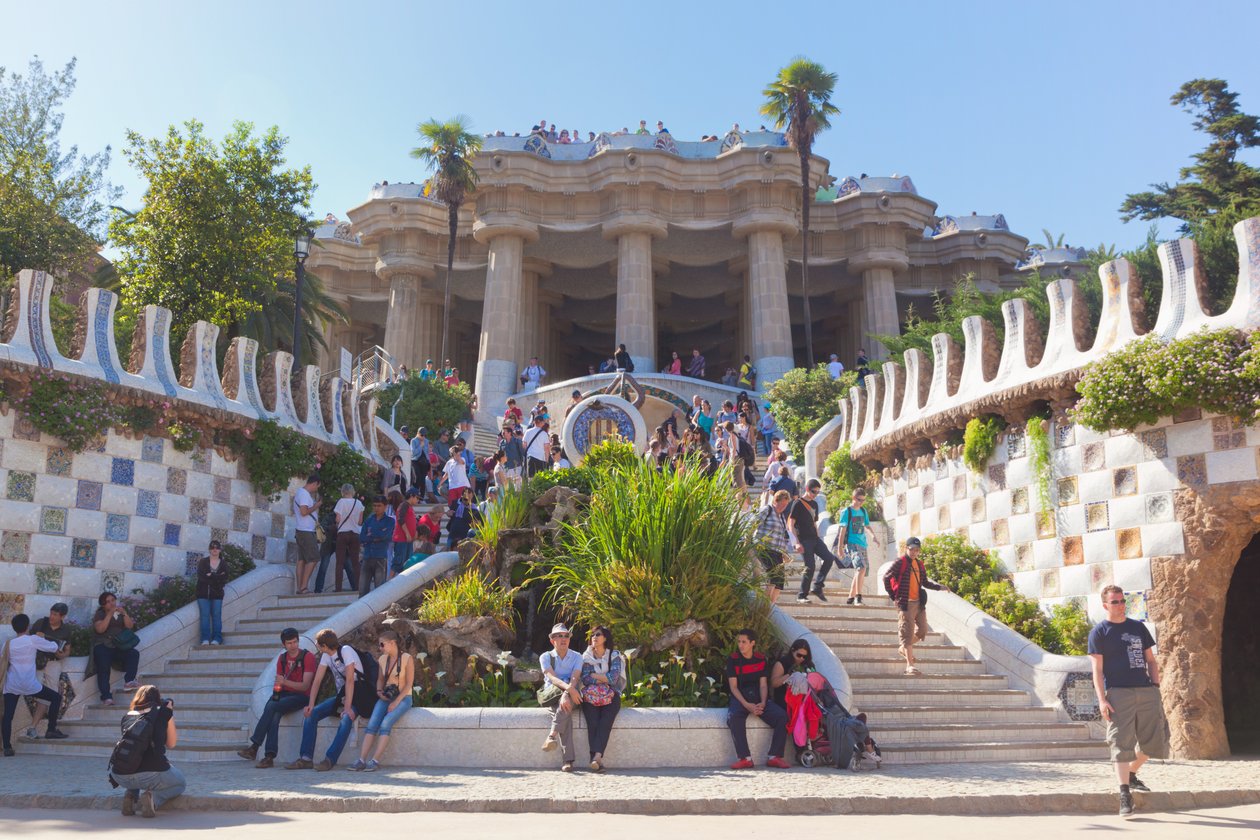 Barcelona, Spanyolország. Az Antoni Gaudi által tervezett UNESCO Világörökség része, a Güell park bejárata. alkotó: Unbekannt Unbekannt