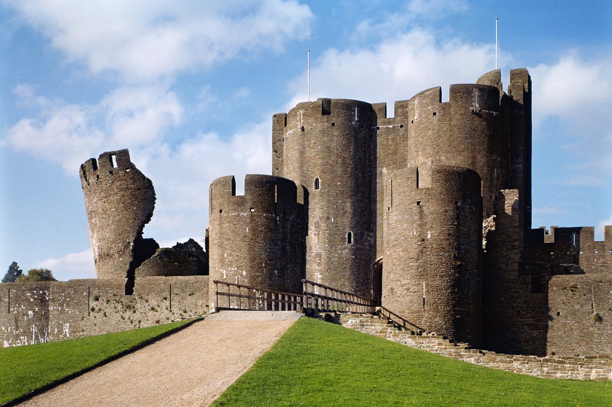 Caerphilly kastély, külső nézet a híddal és a ferde toronnyal, angol iskola, (13. század), befejezve 1277, Glamorgan, Wales alkotó: Unbekannt Unbekannt