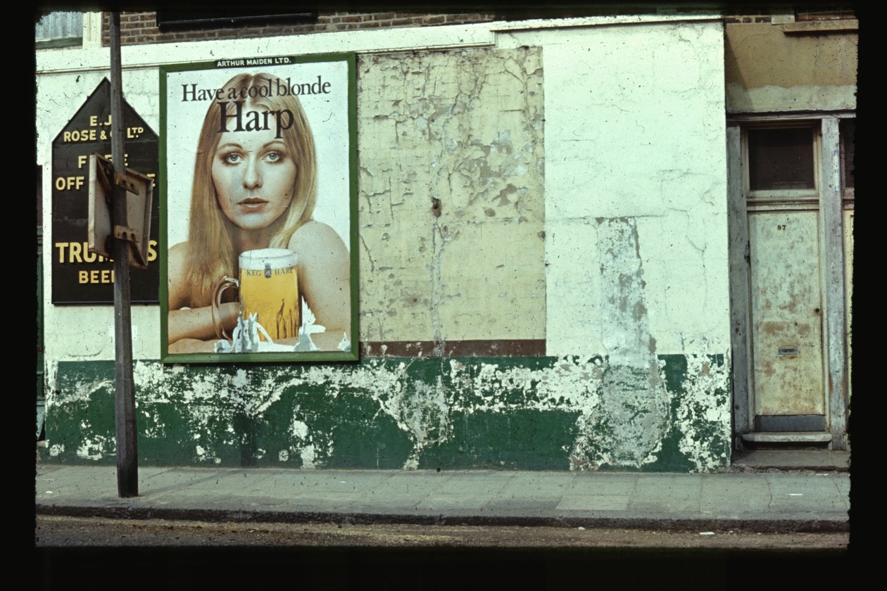 Have a Cool Blonde Harp, Kilburn, 1966 (fotó) alkotó: Unbekannt Unbekannt