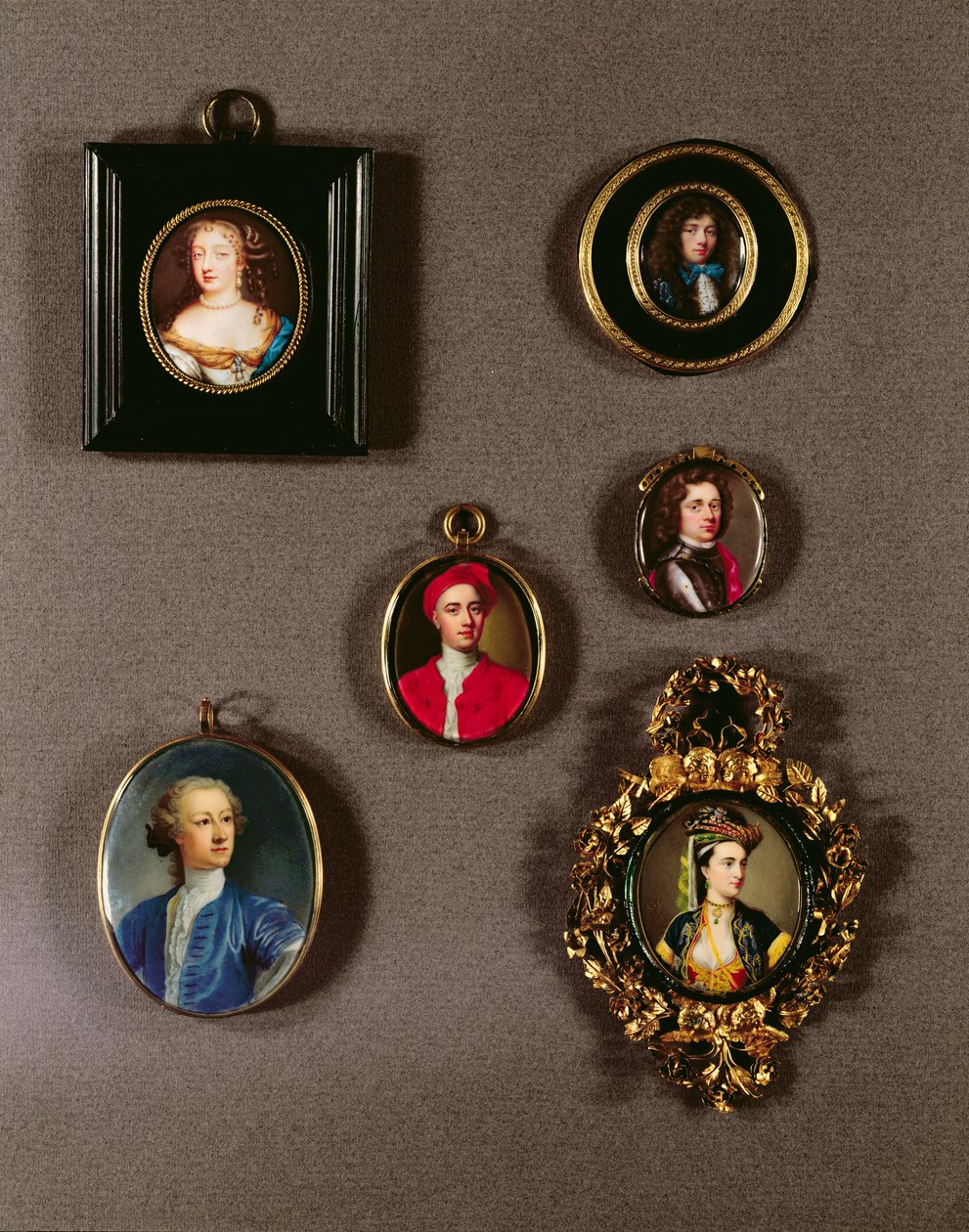 Miniatúrák LtoR-ból, TtoB: Frances Teresa Stuart, Richmond és Lennox hercegnője (részletesen lásd a 97685. számot), Jean Petitot (1607-91); Jean Petitot önarcképe (1607-91); Charles Fitzroy, 2. herceg o alkotó: Unbekannt Unbekannt