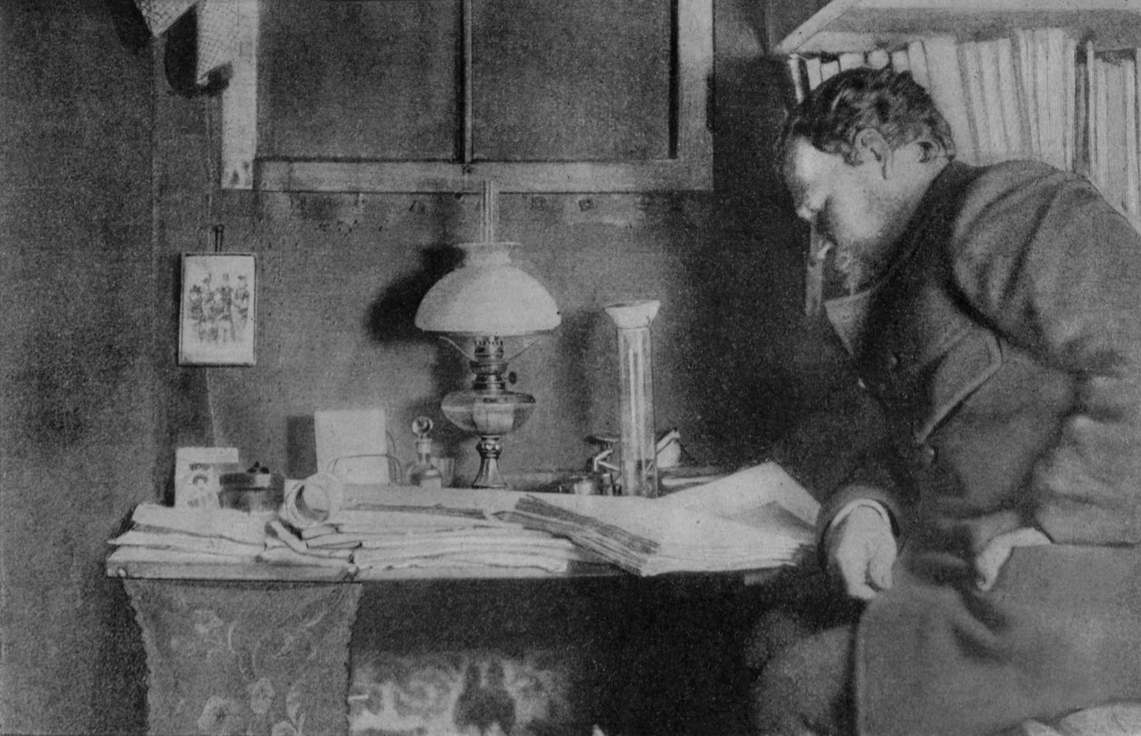 Otto Nordenskjöld az íróasztalánál, Snow Hill, Antarktisz, 1901-03 alkotó: Unbekannt Unbekannt