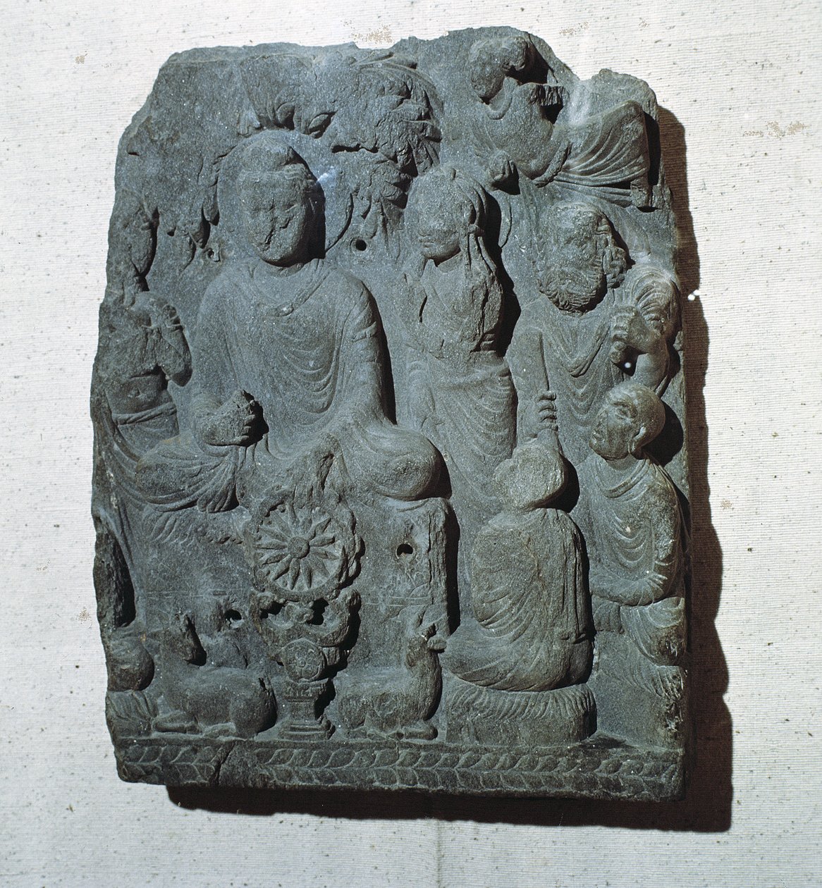 A „Jövő Buddhája” vagy Bodhisattva Maitreya domborműve, Kr.u. 2. század (kő) alkotó: Unbekannt Unbekannt