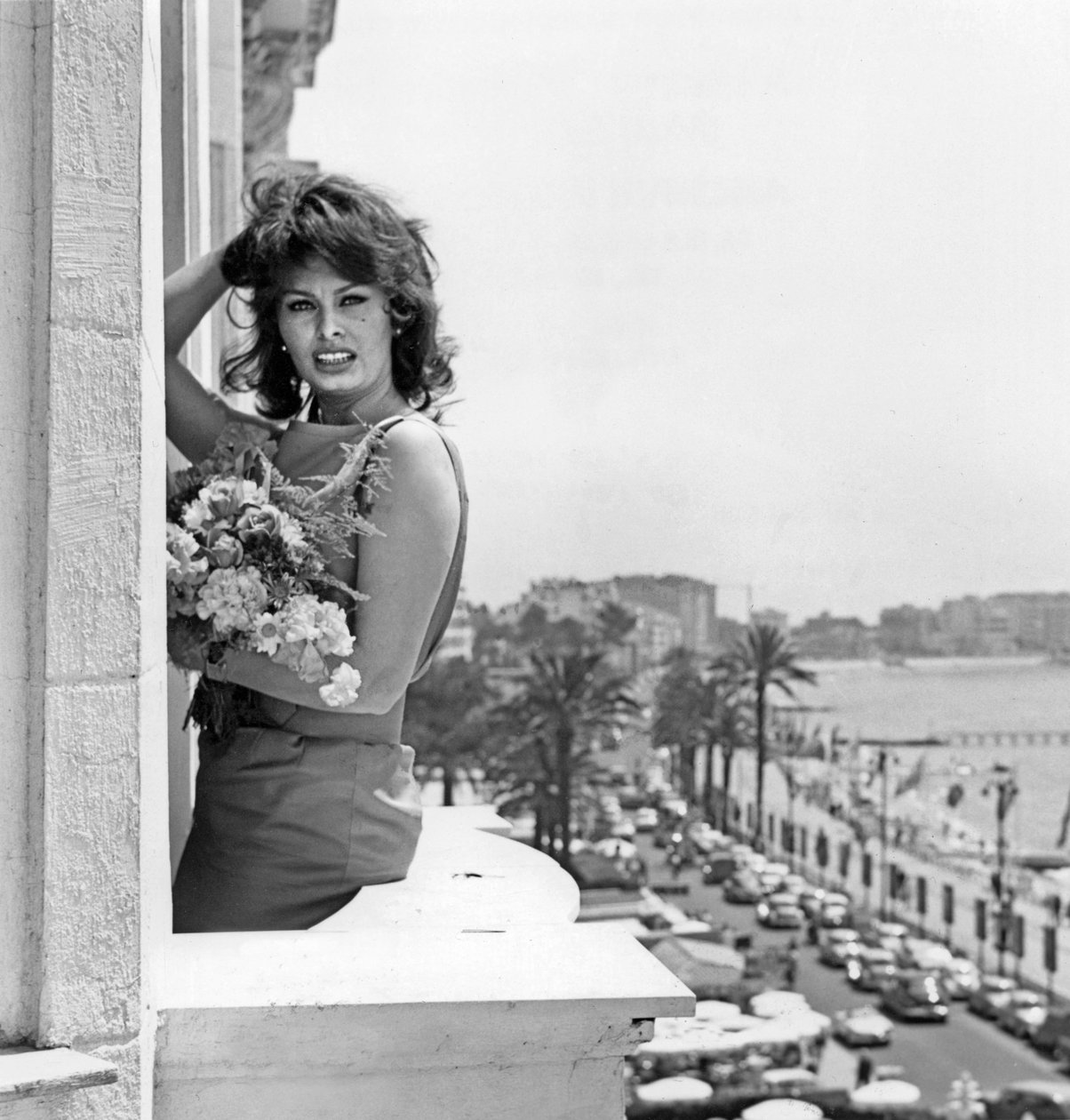 Sophia Loren a Cannes-i Fesztiválon 1959. május 13-án a The Balcony of Carlton Hotelben alkotó: Unbekannt Unbekannt