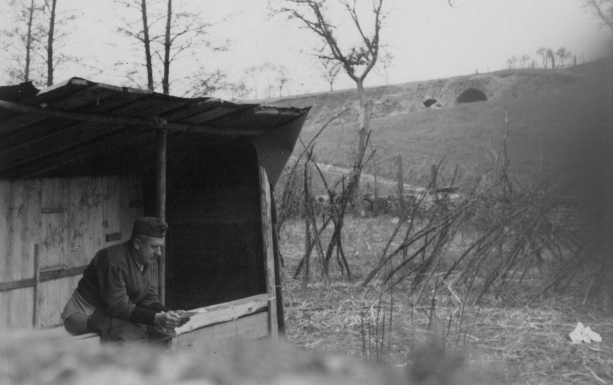 A vécét használó katona, 1942 alkotó: Unbekannt Unbekannt