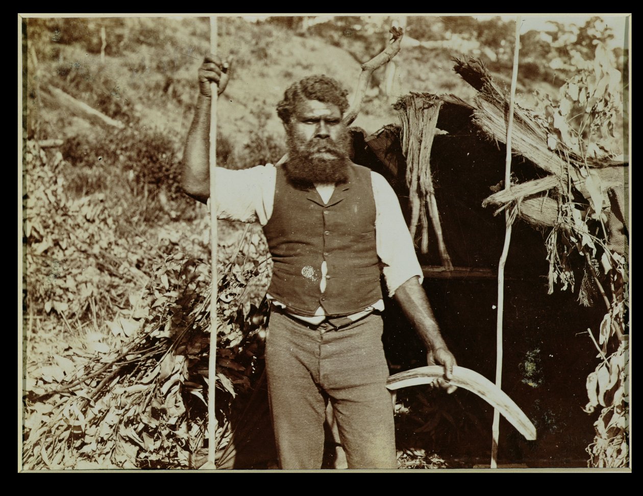 Őslakos bumeránggal, 1860-as évek (szépia fotó) alkotó: Unbekannt