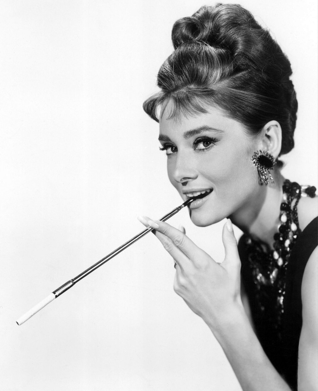 Audrey Hepburn a Reggeli a Tiffanynál című filmben alkotó: Unbekannt