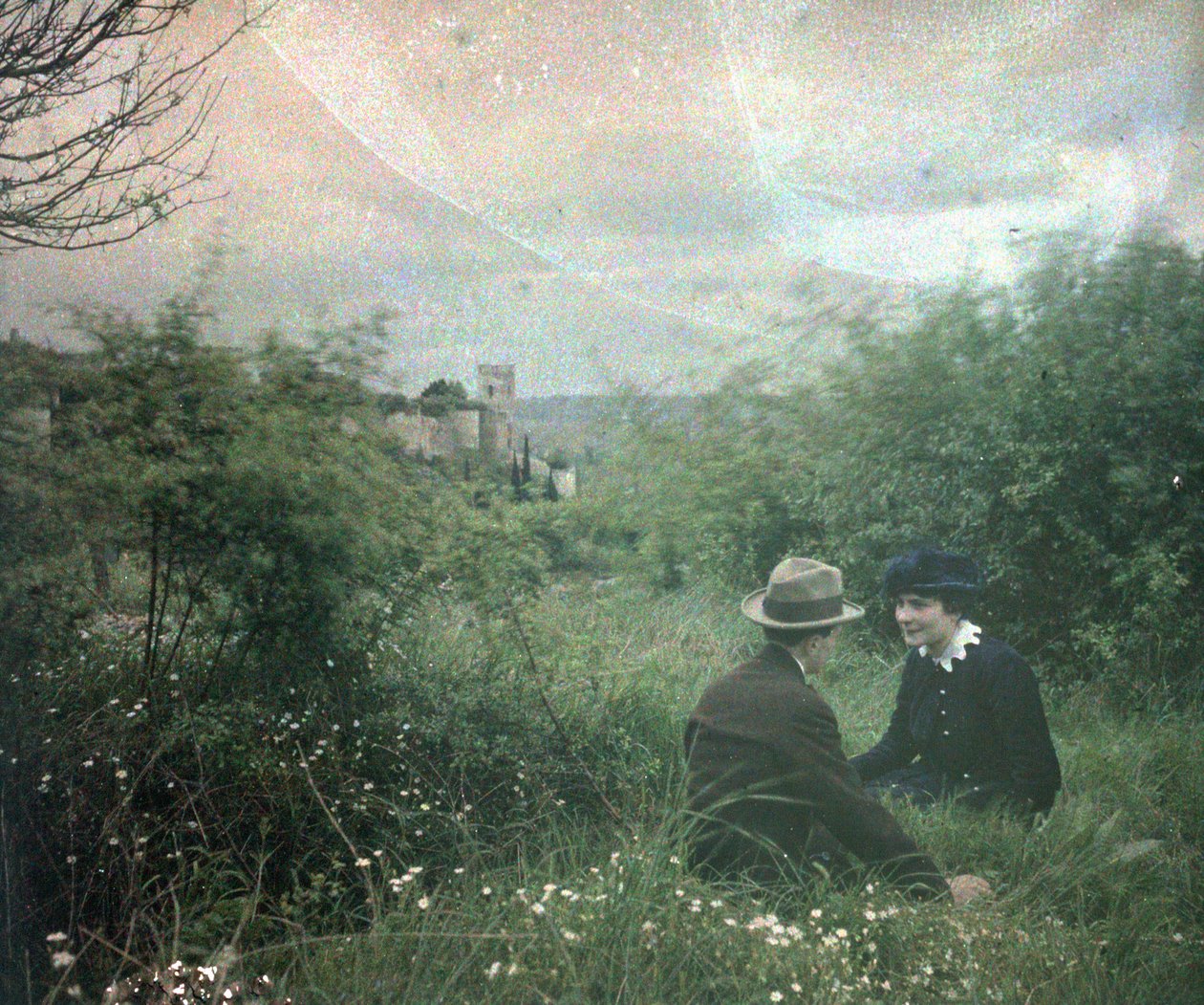 Autochrome anonymous - Touraine és kastélyai: C pár a kastély mellett, Chinon, Franciaország alkotó: Unbekannter Künstler
