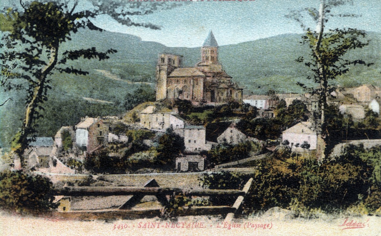 Auvergne, Puy-de-Dome (63), Saint Nectaire (Saint-Nectaire): kilátás a falura és a templomra, 19. század vége-XX. század eleje - Képeslap alkotó: William M. Timlin