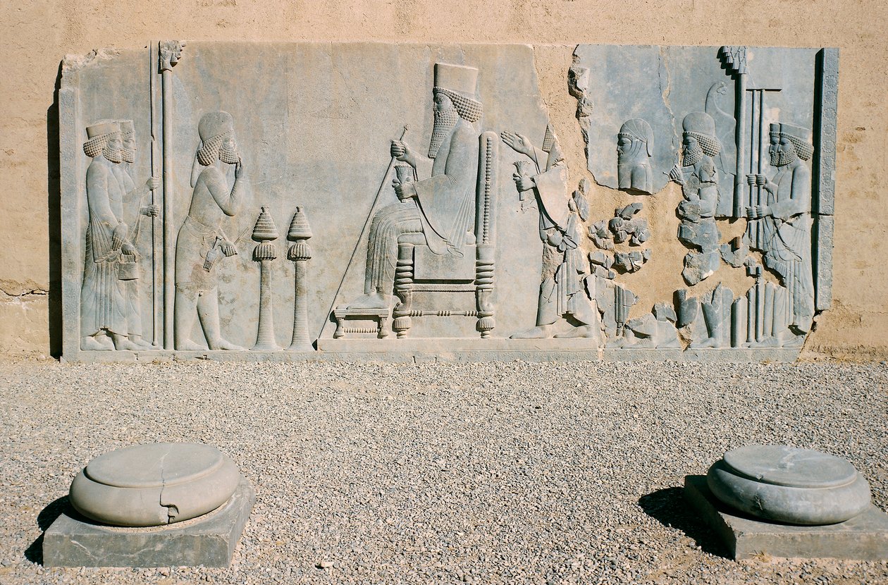 Darius The Great Nowruz közönségének domborműve, Kincstár, Perszepolisz (az Unesco világörökségi listája alkotó: Benjamin Baud