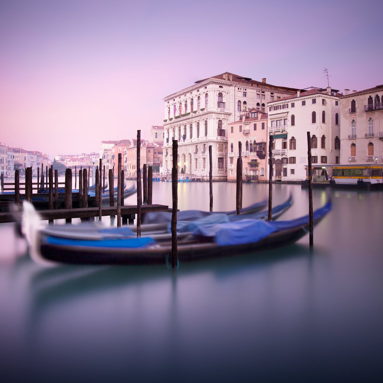 Canal Grande – Study 9, B Site, Velence, Olaszország, 2013 (fotó) alkotó: Leopold Blonder