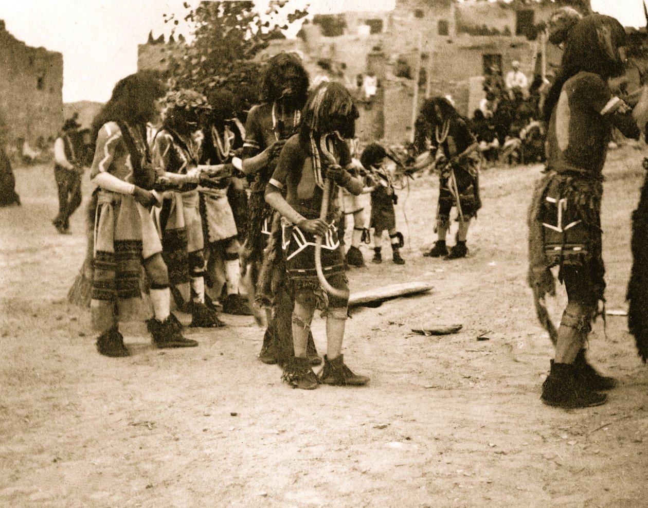 Kígyók hordozása 1900 (fotó) alkotó: Hippolyte Lalaise Devéria