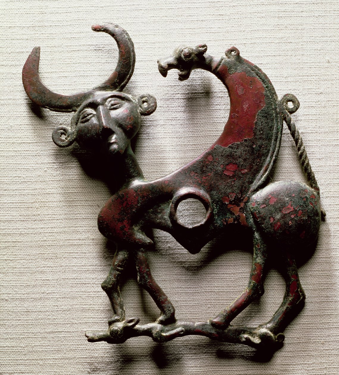 Emberfejű vadállat formájú ló harapott arcdarabja, Lurisztánból, Nyugat-Iránból, ie 800-700 körül (bronz) alkotó: Unbekannt