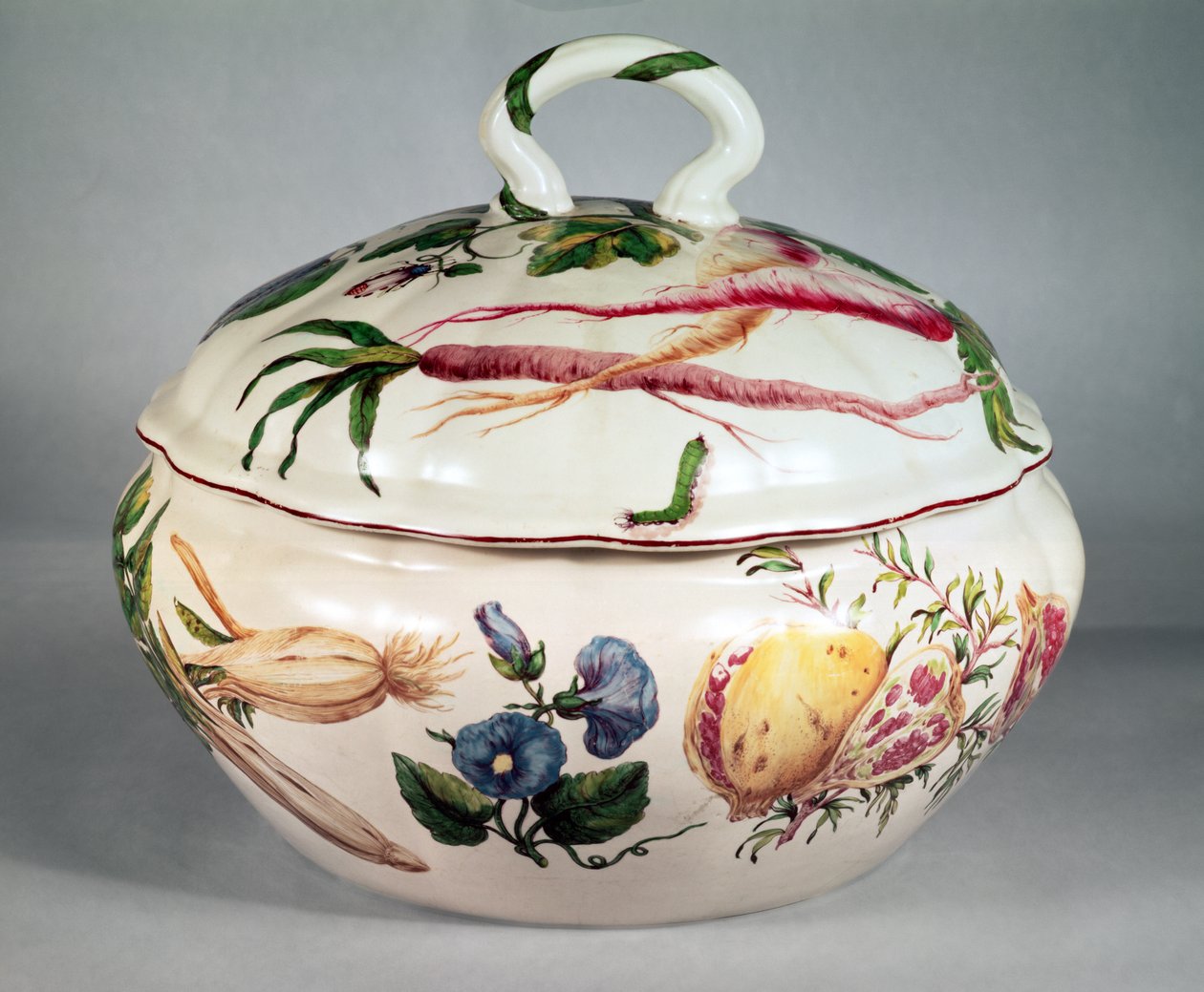 Chelsea leves-turen botanikai díszítéssel, 1753-57 körül (porcelán) (a fedőt lásd: 105489) alkotó: Unbekannt
