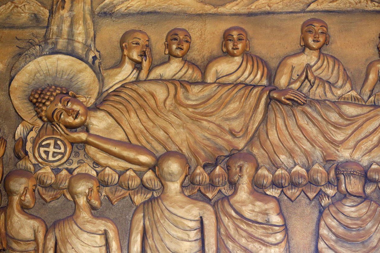 Chua Thiep Hosszú buddhista pagoda. Fekvő Buddha. 45 év Dharma tanítása után Buddha átment Parinirvánába. Szobor. Thay Ninh. Vietnam alkotó: Unbekannt