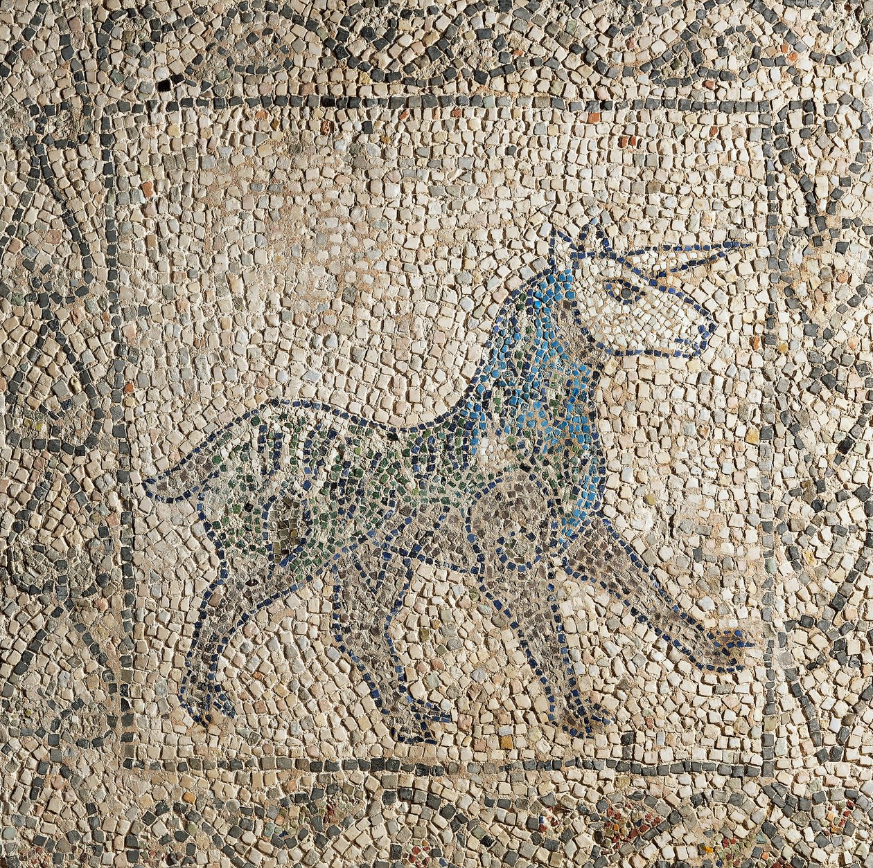 Szent János evangélista templom, Negyedik keresztes hadjárat, Egyszarvút ábrázoló mozaikpadló töredékei, Ravenna, Emilia-Romagna, Olaszország alkotó: Benjamin Baud