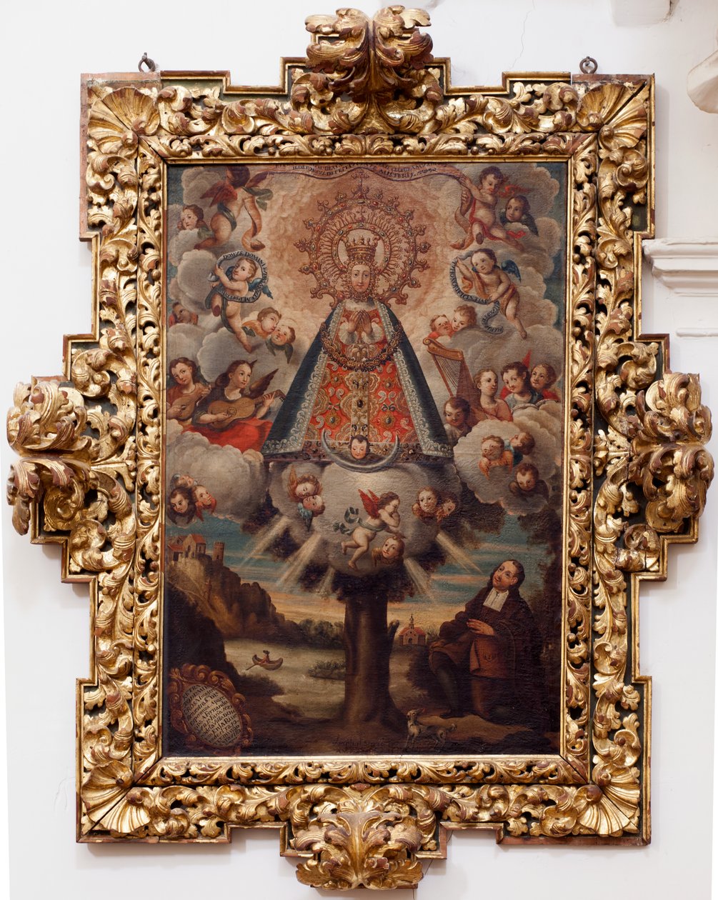 Kollégiumi egyház. Belül. Festés. (A Remény Szűzanya). Szöveg egy medalionban: „PORTRÉ ALL THE MIL CROSA Imajen DNUESTRA S DL Esperanza A Hasonló: Fernando de ZILLLa Faña iezi rodela Villa Riue mde el Tajo ter mi?to esta villa”. aláírva? és alkotó: Unbekannt