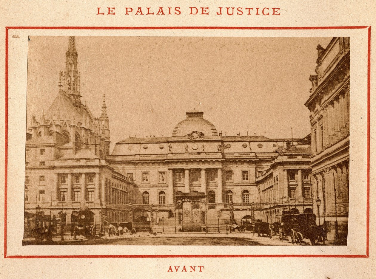 Commune de Paris (1871): a párizsi Palais de Justice kilátása az 1871. májusi tűzvész előtt. Pierre Pepetit fényképe. Nyomtatás kartonra, Dim. 9x5,4 cm alkotó: Unbekannt