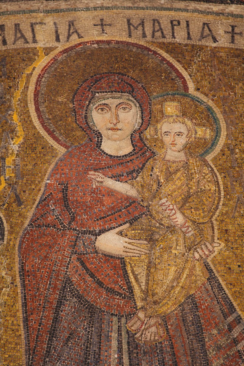 Részlet a 6. századi mozaikról a kiti Panagia Angeloktistos templomban, amely Szűz Máriát és Jézust ábrázolja Michel és Gabriel két arkangyal között, Larnaca régióban, Cipruson alkotó: William M. Timlin