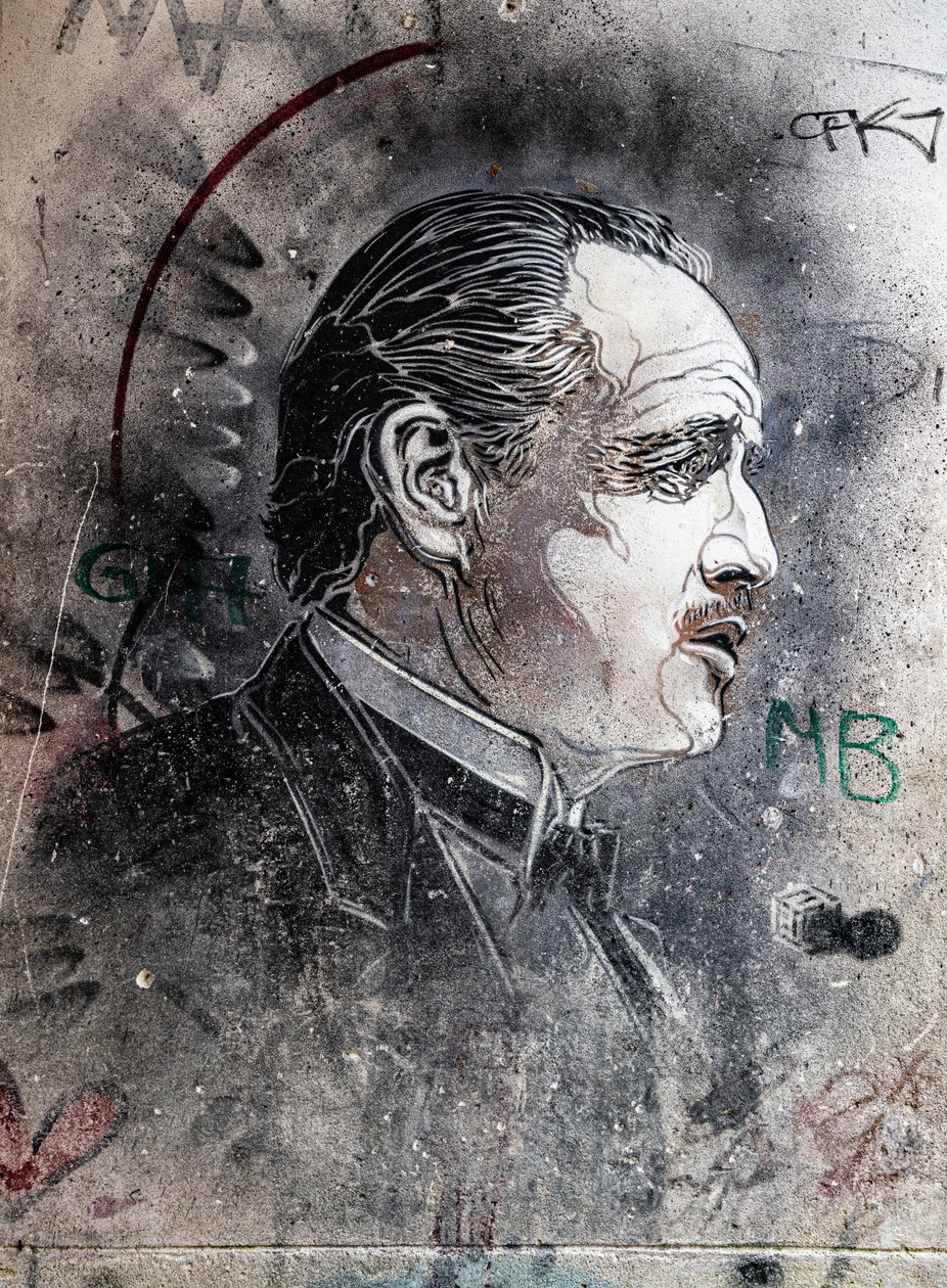 Don Corleone-t Marlon Brando alakítja a C215 Viuccaria Marketen alkotó: Benjamin Baud
