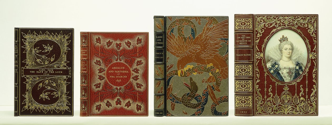 Négy könyv borítója Riviere & Sons kötésével, köztük "Catherine de" Medici élete és ideje", alkotó: Unbekannt