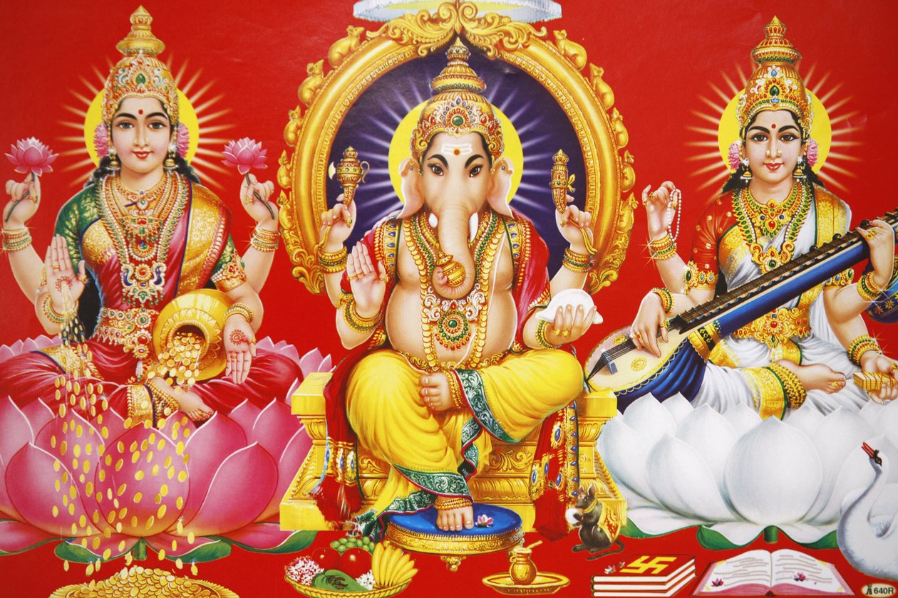 Laxmi hindu istennő, Ganesh isten és Saraswati istennő (balról jobbra), India alkotó: Unbekannt