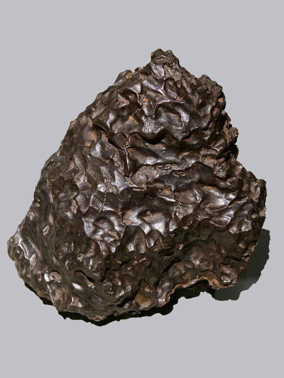 Vasmeteorit (IIB). Sikhote-Alinban (Oroszország) esett el 1947-ben. Ecole des Mines, Párizs. alkotó: Unbekannt