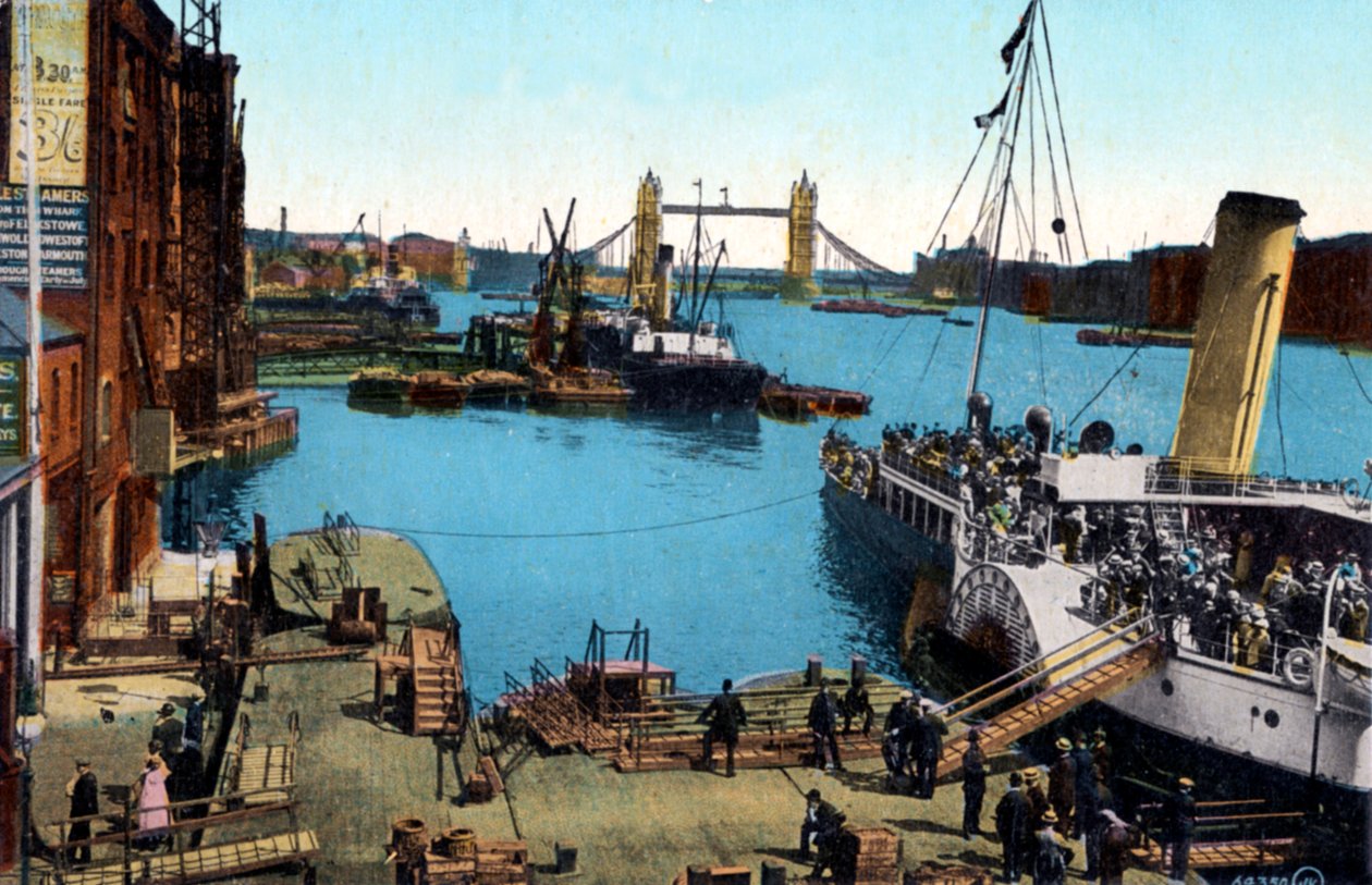 London - Temze folyó, kikötő hajóval és beszálló utasokkal, 1900-as évek eleje (képeslap) alkotó: Unbekannter Künstler