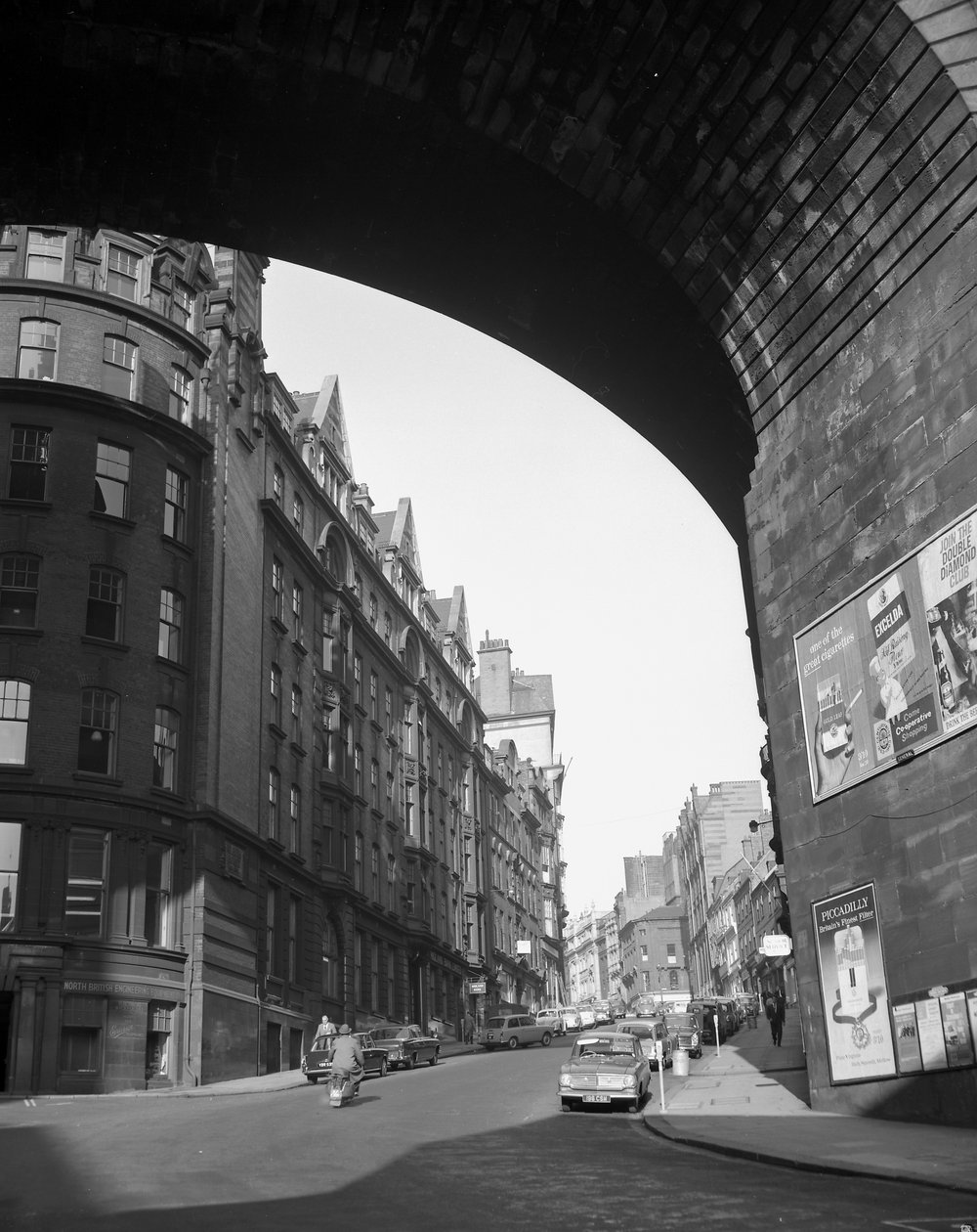 Felnézünk a Dean Streetre a The Side-ről, Newcastle upon Tyne, Egyesült Királyság, 1963. november (f/w fotó) alkotó: Unbekannt
