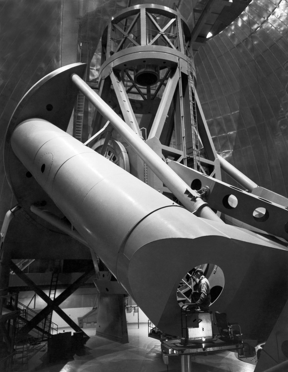 Los Angeles, Kalifornia: 1949 A Palomar-hegyi obszervatórium belsejének egy része. (f/w fotó) alkotó: Unbekannt