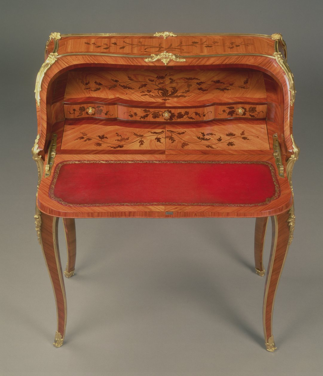 XV. Lajos iroda virágintarziával és ormolu-tartókkal, Bernard II van Risenburgh (fl.1730-65/6), 1750 körül alkotó: Unbekannt