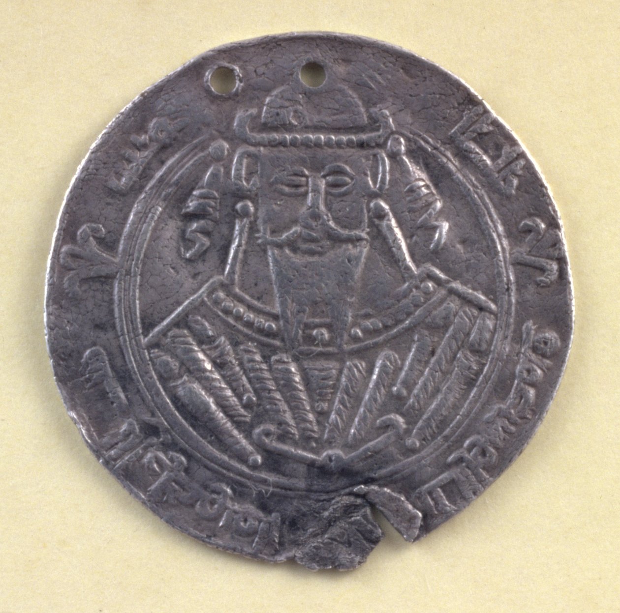Al-Mutawakkil (822-861) bagdadi kalifa, 9. századi portrét viselő medál (ezüst) alkotó: Leopold Blonder