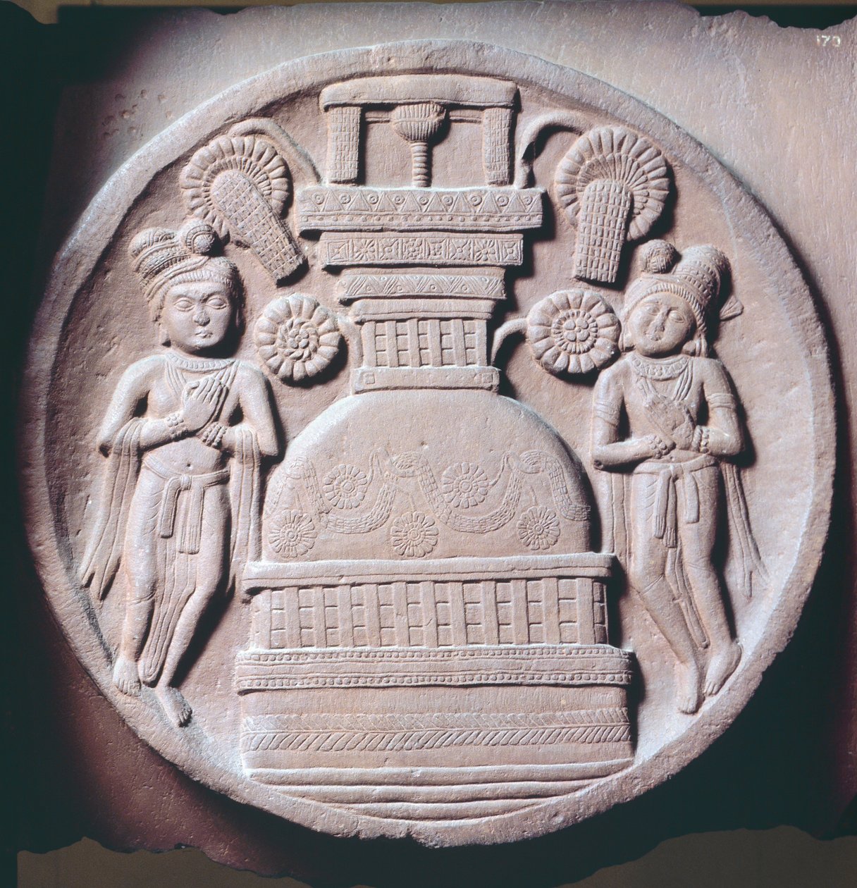 Medallion imádókkal, dombormű a bharhuti sztúpáról, buddhista emlékmű, Madhya Pradesh, India, indiai civilizáció, ie 2. század alkotó: Nicolas d