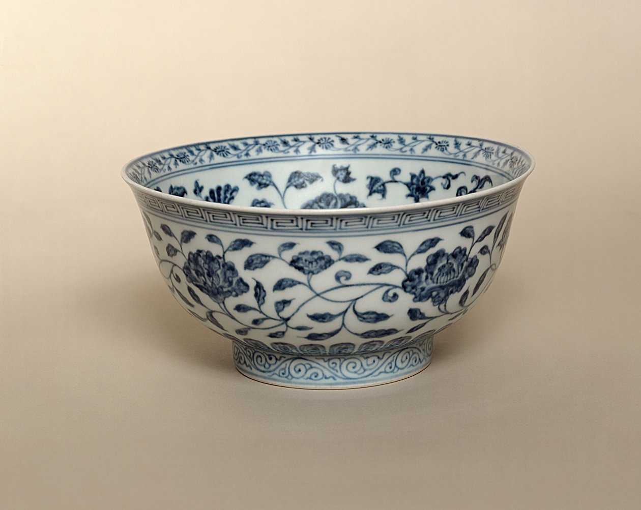 Ming kék-fehér tál, Hsuan-te márka (1426-35) alkotó: Unbekannt