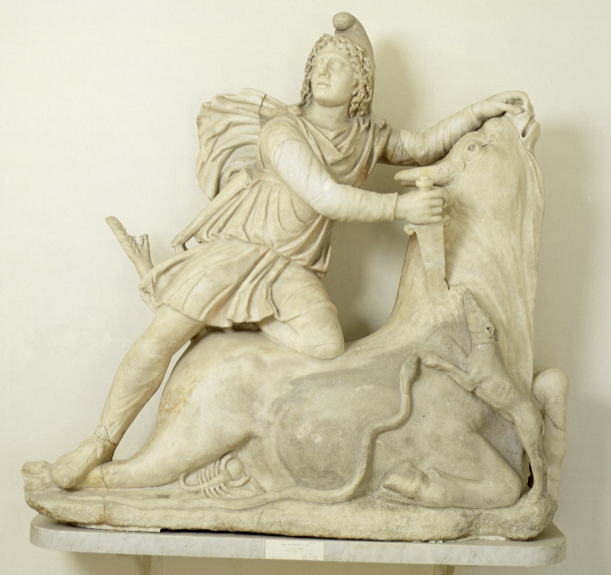 Mithras feláldozza a bikát, Márvány dombormű, római, 2. század alkotó: Unbekannt