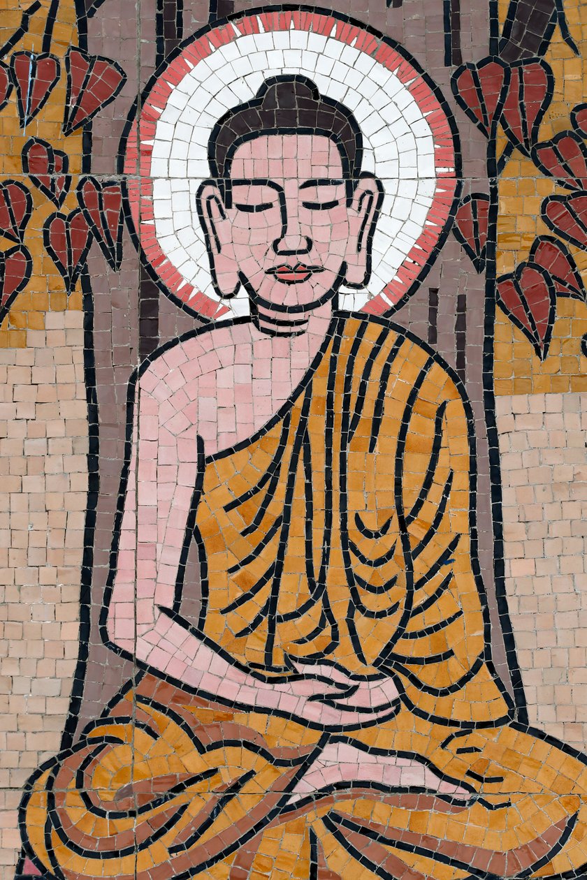 Ong Nui buddhista pagoda, falfreskó, Buddha élete, Shakyamuni Buddha meditációs pózban ül a Bodhi fa alatt, Quy Nhon, Vietnam, 2019 (fotó) alkotó: Unbekannt