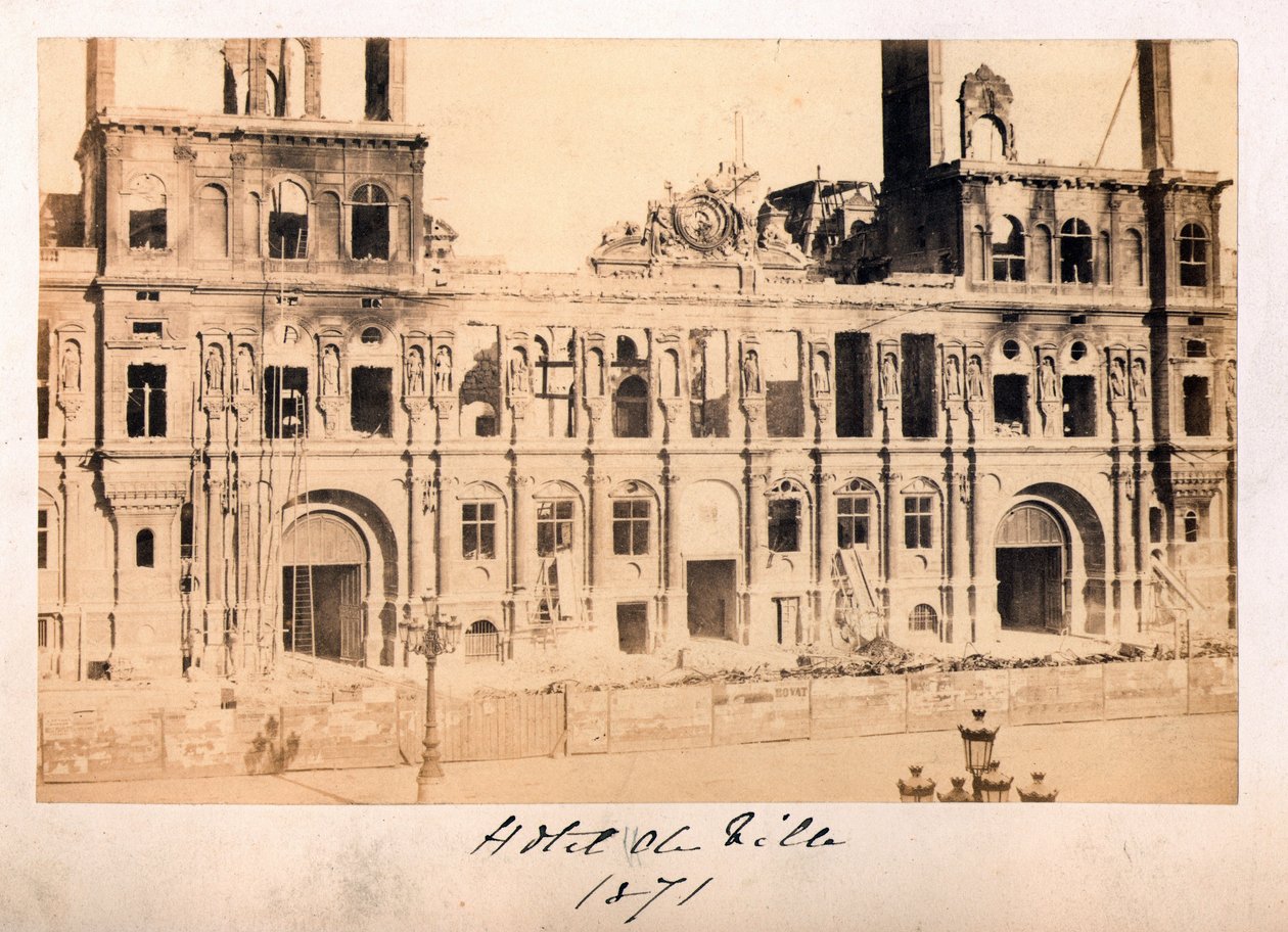 Paris Commune (1871): a Hotel de Ville képe az 1871. májusi tűzvész után. Névtelen fényképezés. Nyomtatás kartonra Dim. 15x10 cm alkotó: Unbekannt