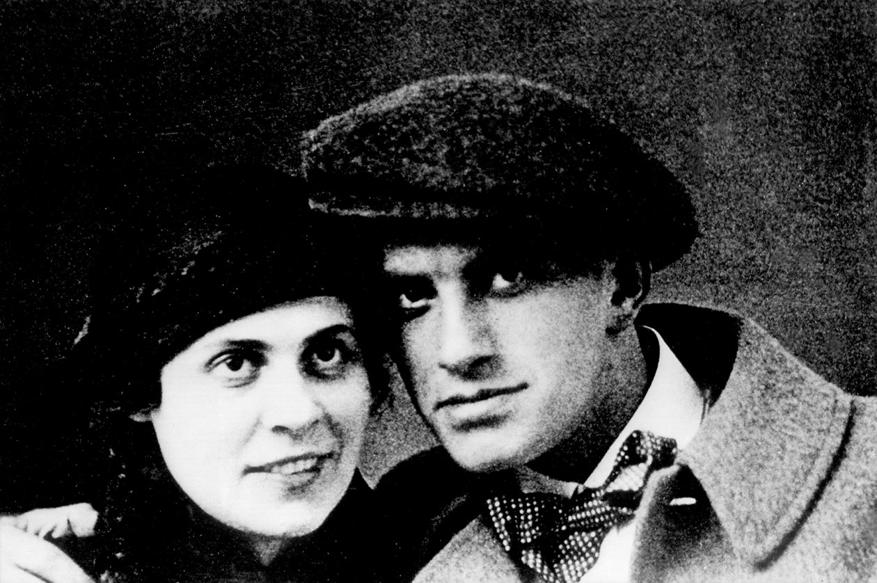 Brik Lili (1891-1978) és Vlagyimir Majakovszkij (Majakovszkij vagy Majakovszkij) (1893-1930) portréja kb. 1915 Fotográfia alkotó: Unbekannt