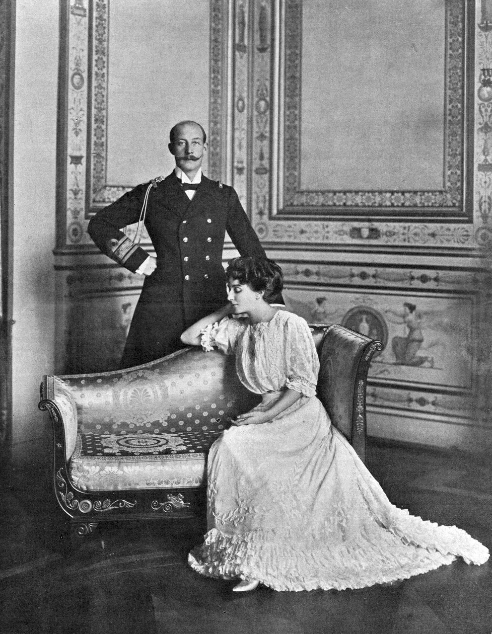György görög herceg és Marie Bonaparte hercegnő Roland Bonaparte herceg párizsi villájában, Párizs, fotó: Paul Boyer alkotó: Unbekannter Künstler