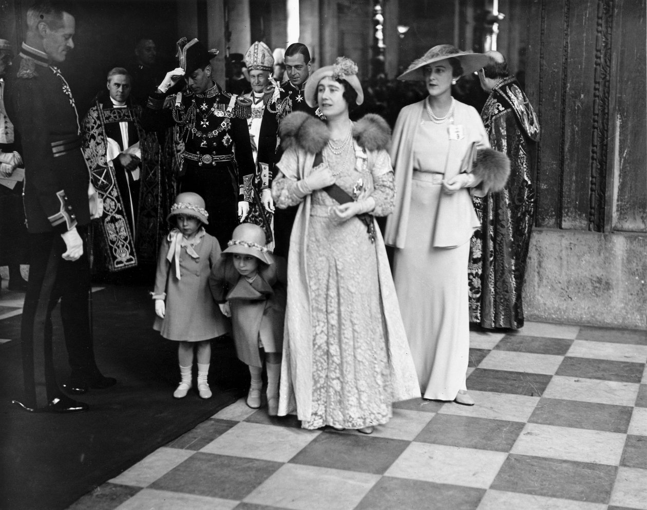 Erzsébet királynő és hercegnők elhagyják a Szent Pál-székesegyházat, 1935. május 6 alkotó: Unbekannt