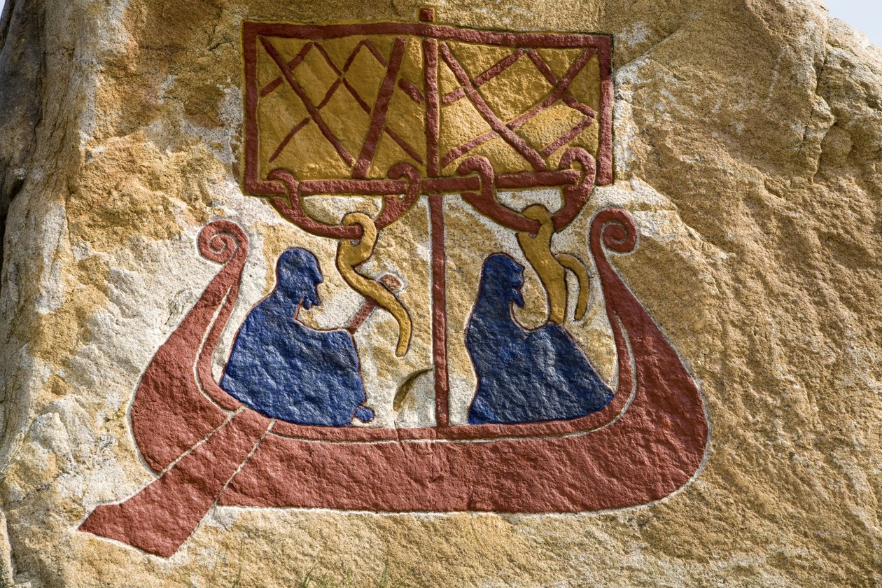 Egy drakkar (vikinghajó) Viking Rune regisztrációja és ábrázolása. Viking Múzeum, Bork a Ringkoebing-fjordon, Dánia alkotó: Unbekannter Künstler